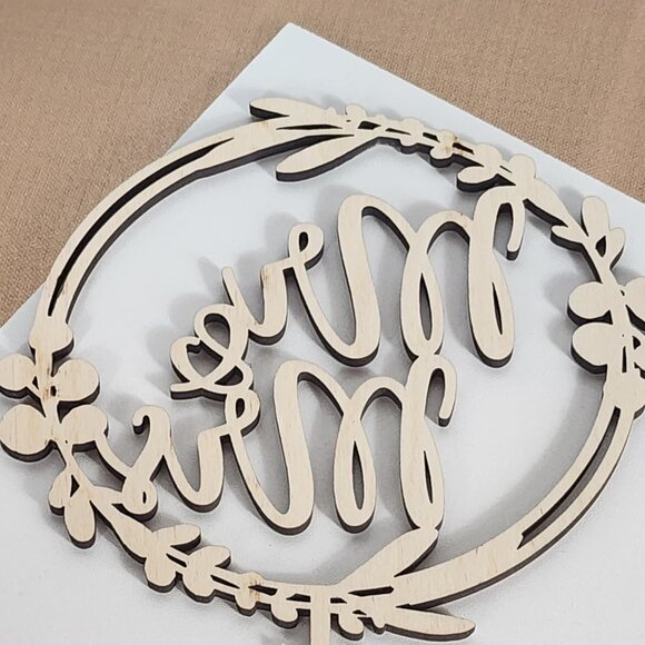 Paintable Stainable Real Wood Mr. and Mrs. with Berries and Leaves Cake Topper - Picture 7 of 16